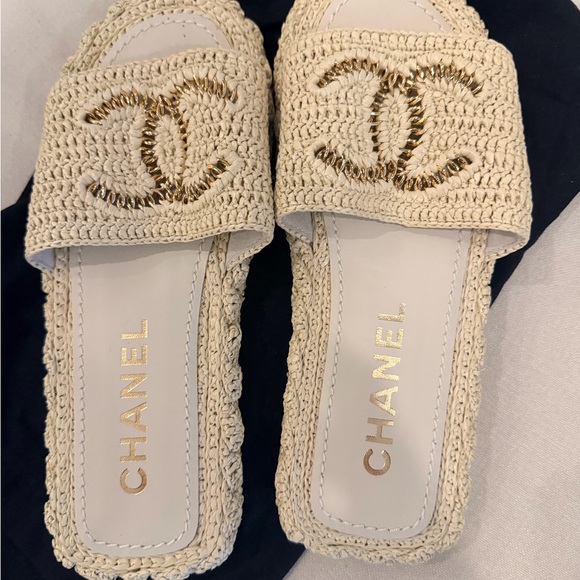 CHANEL NEW Cream/Beige Raffia CC Espadrille Slide Mule Sandals 38 NEW - Picture 4 of 11
